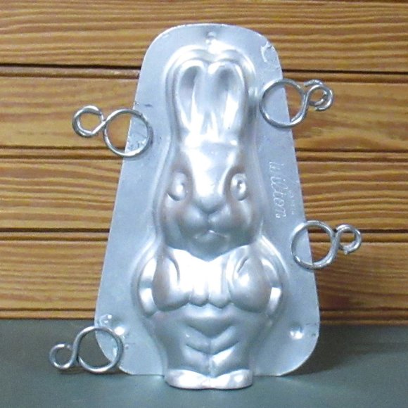 Wilton Kitchen 974 Wilton Small 3d Bunny Chocolate Mold Clips Poshmark